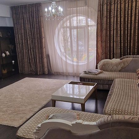 Hotel Jolie Apartments Галац Екстер'єр фото
