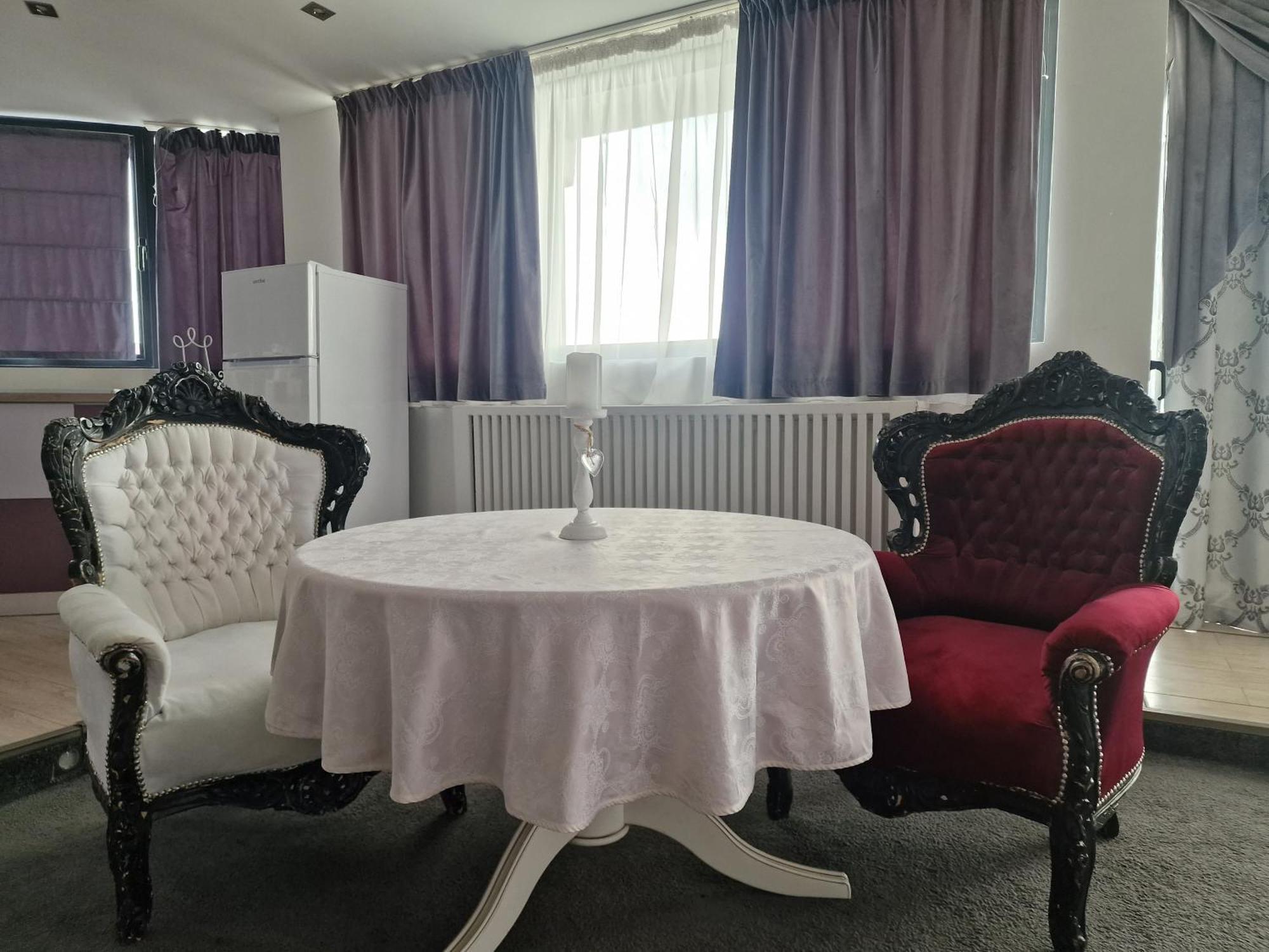Hotel Jolie Apartments Галац Екстер'єр фото
