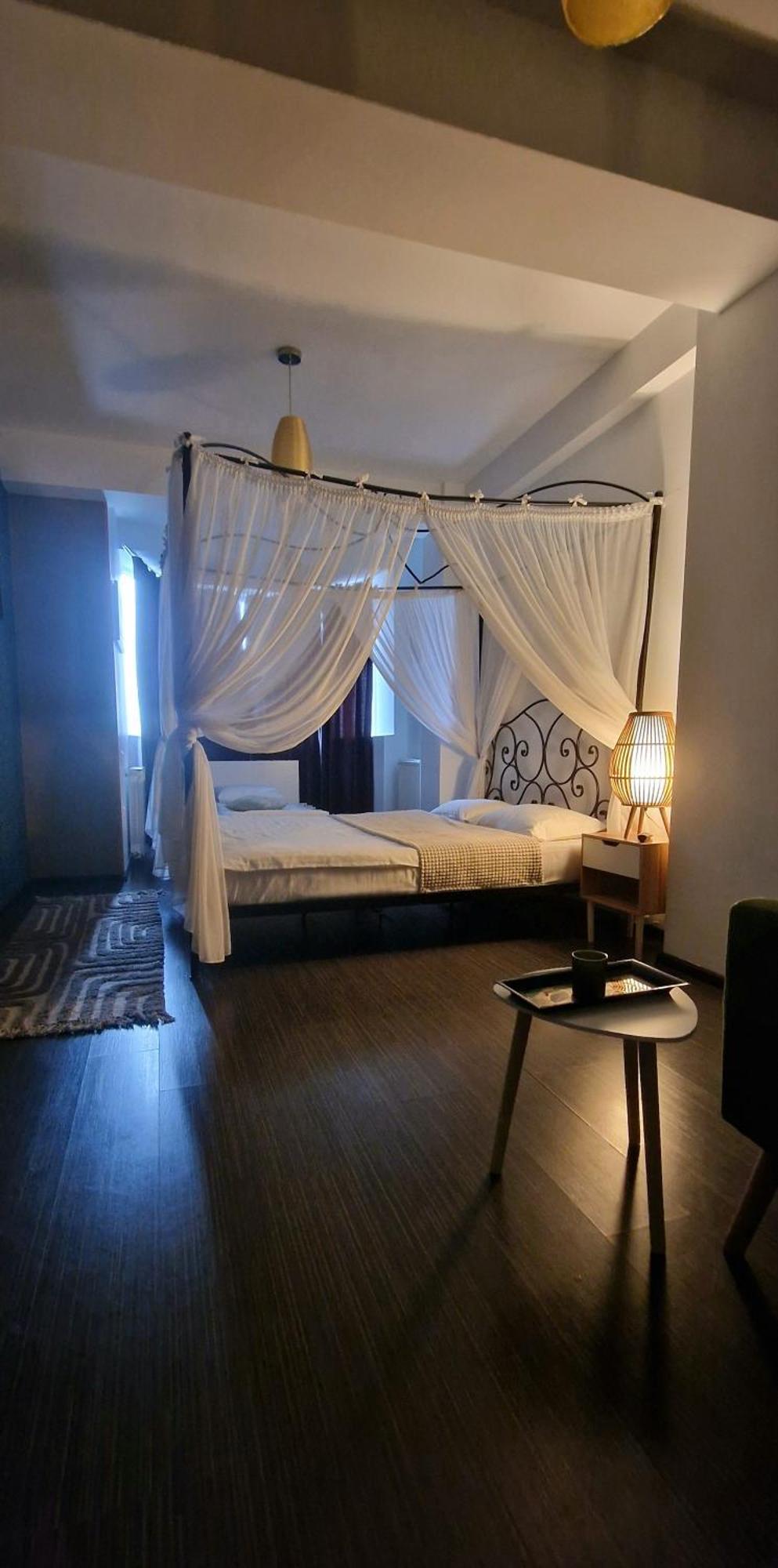 Hotel Jolie Apartments Галац Екстер'єр фото