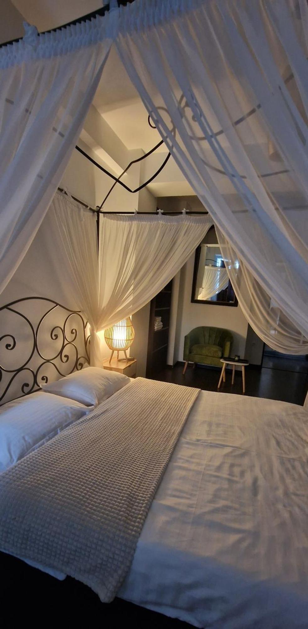 Hotel Jolie Apartments Галац Екстер'єр фото