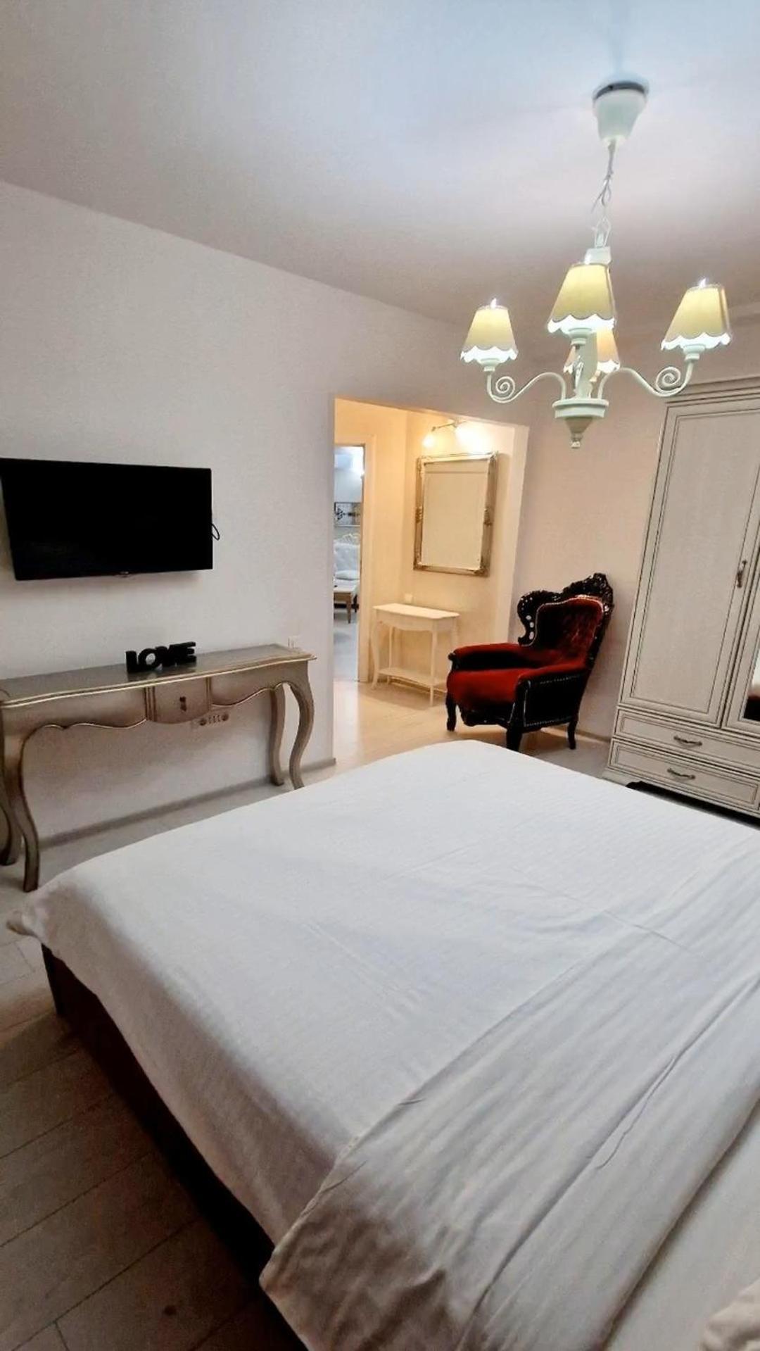 Hotel Jolie Apartments Галац Екстер'єр фото
