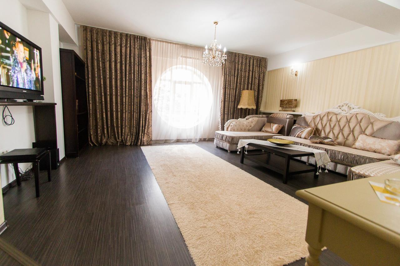 Hotel Jolie Apartments Галац Екстер'єр фото