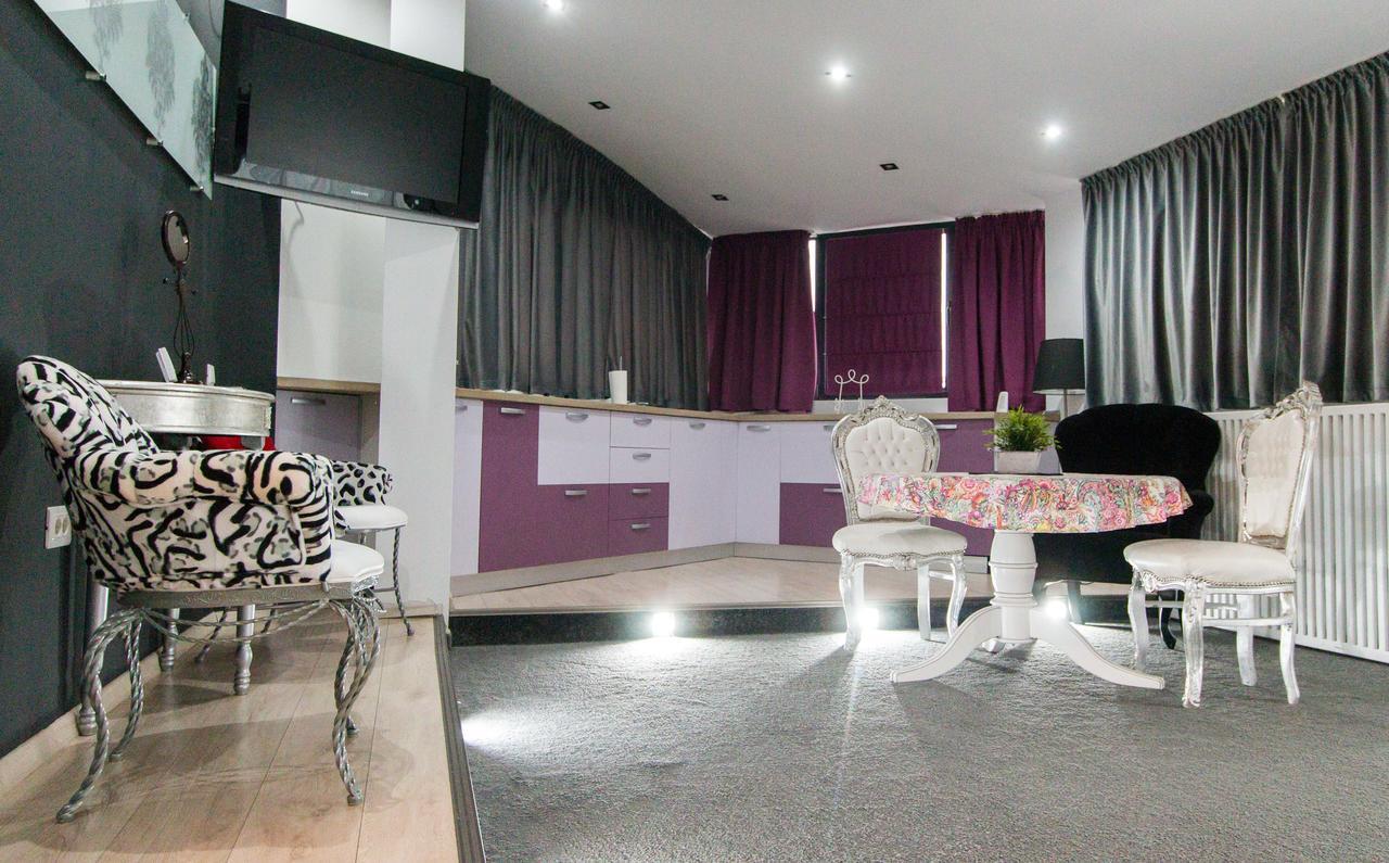Hotel Jolie Apartments Галац Екстер'єр фото